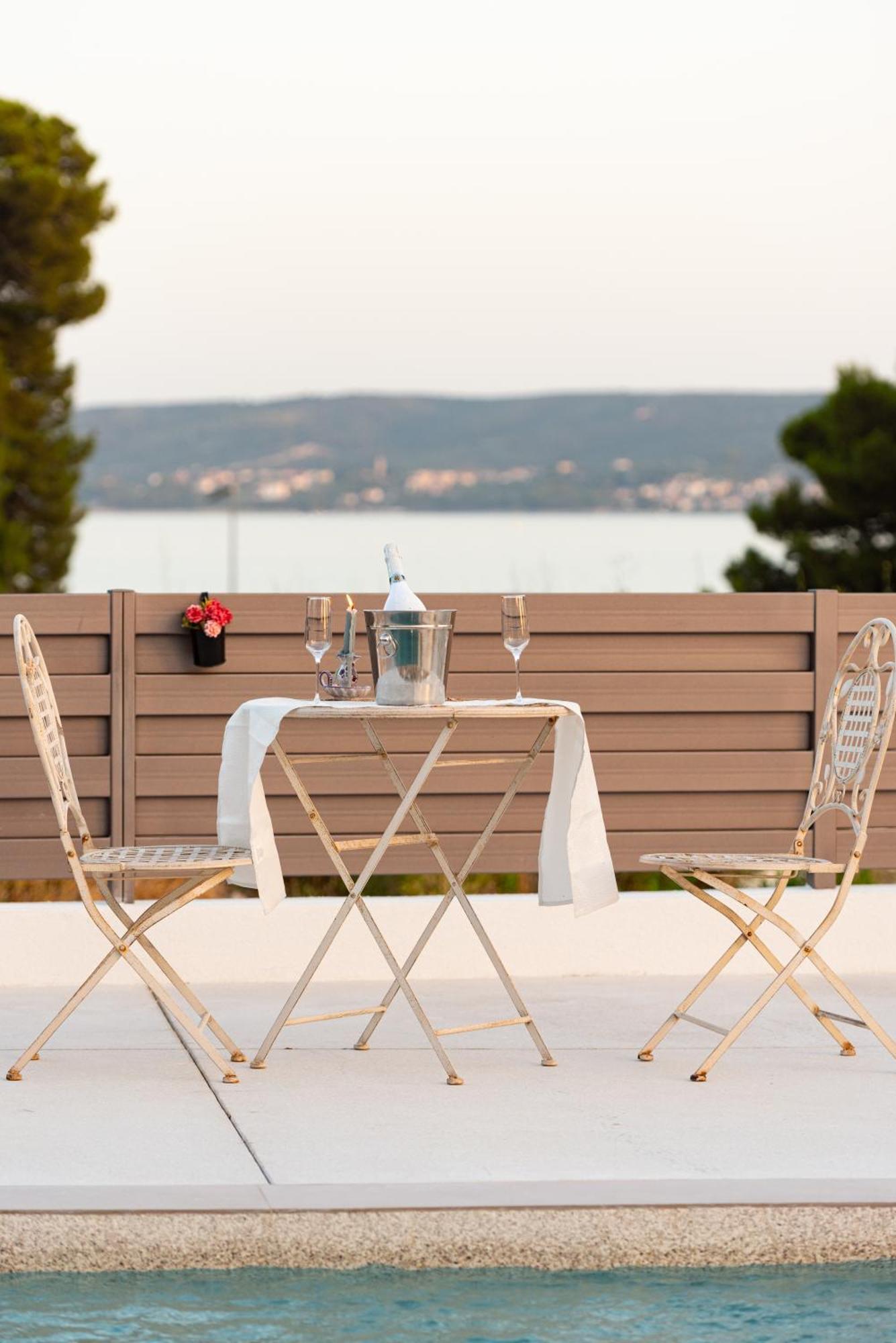 Beach Haven House With Pool And Jacuzzi Kaštela Exteriér fotografie