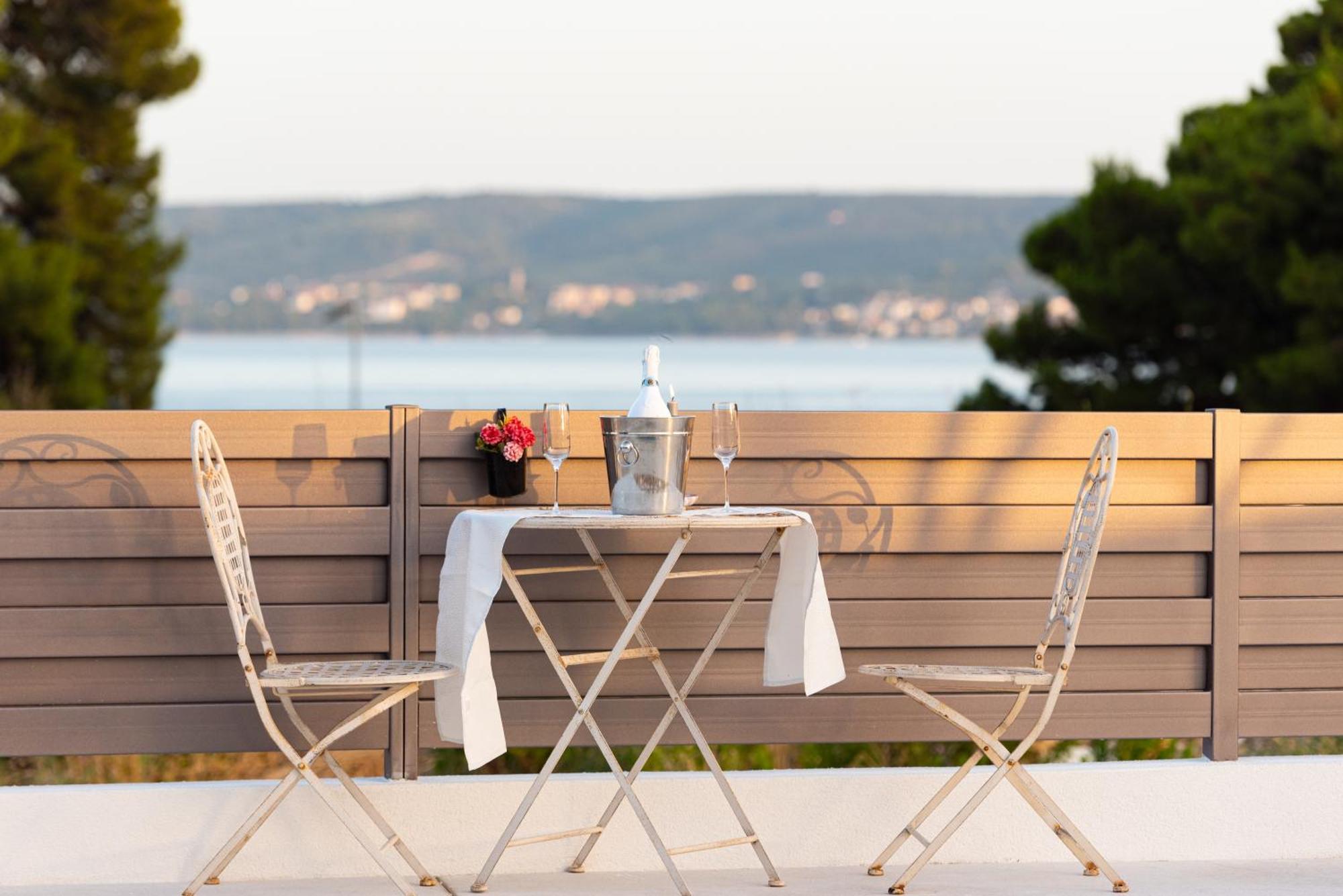 Beach Haven House With Pool And Jacuzzi Kaštela Exteriér fotografie
